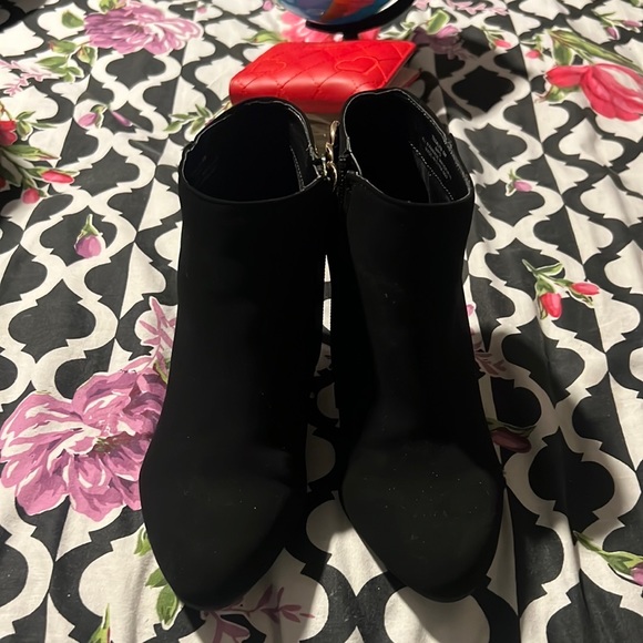 Boots - Picture 4 of 4